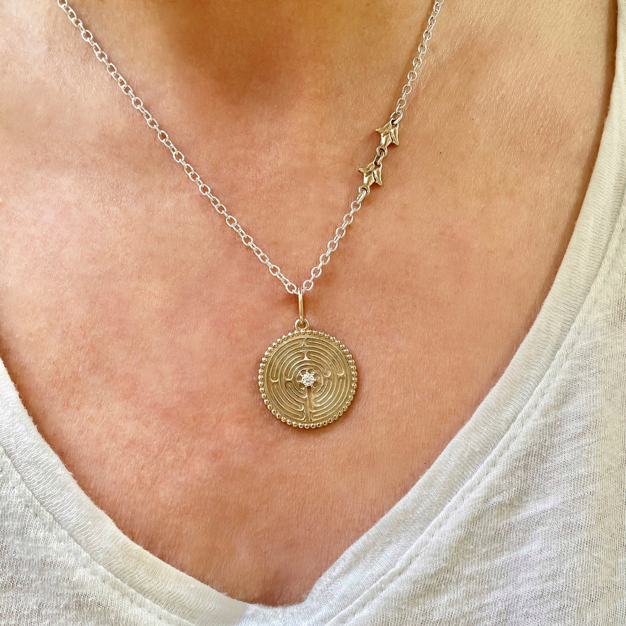 Labyrinth with Single Diamond