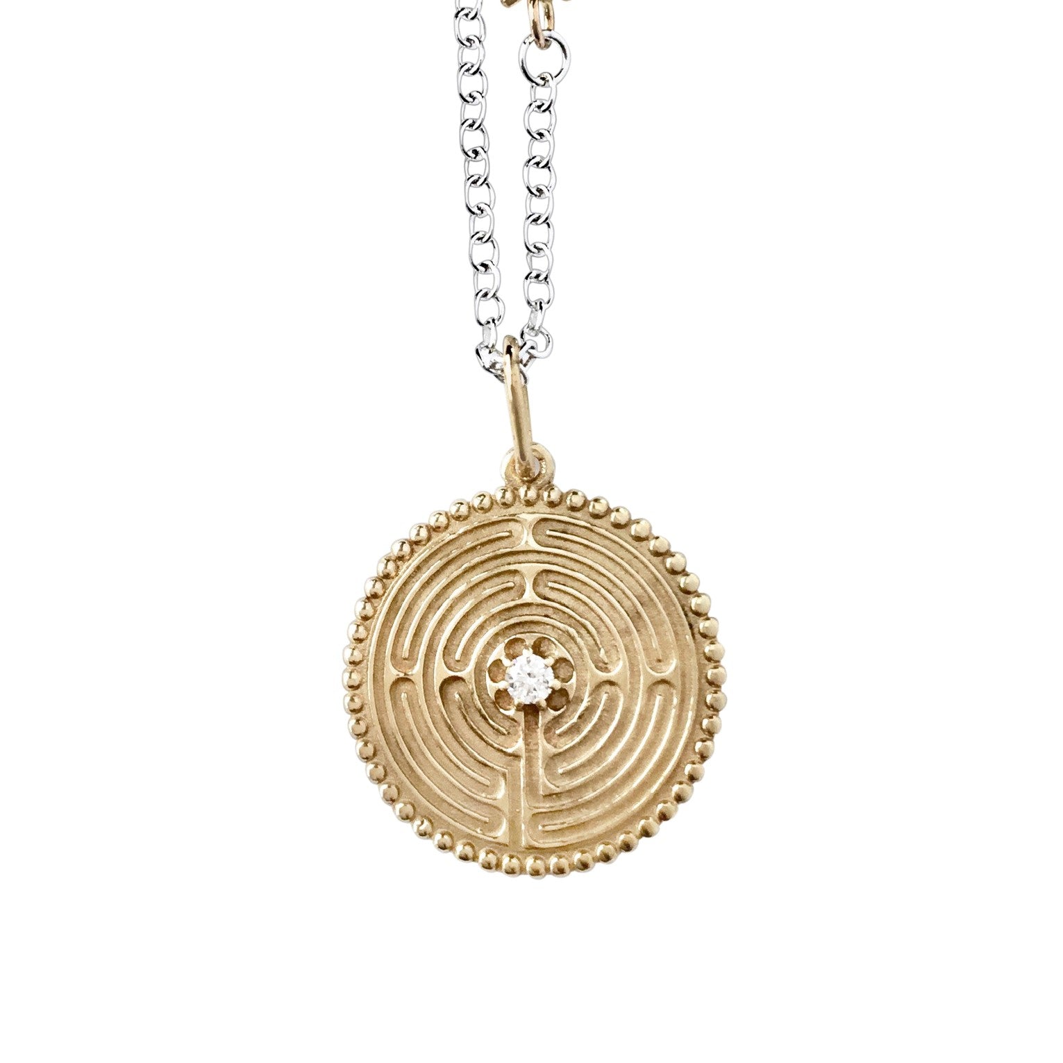 Labyrinth with Single Diamond
